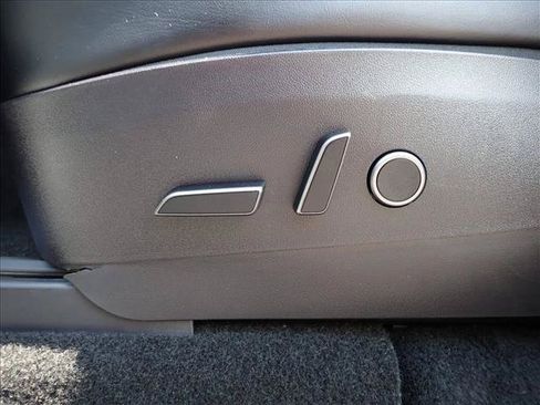 Used 2022 Tesla Model Y Long Range AWD/4WD image 13