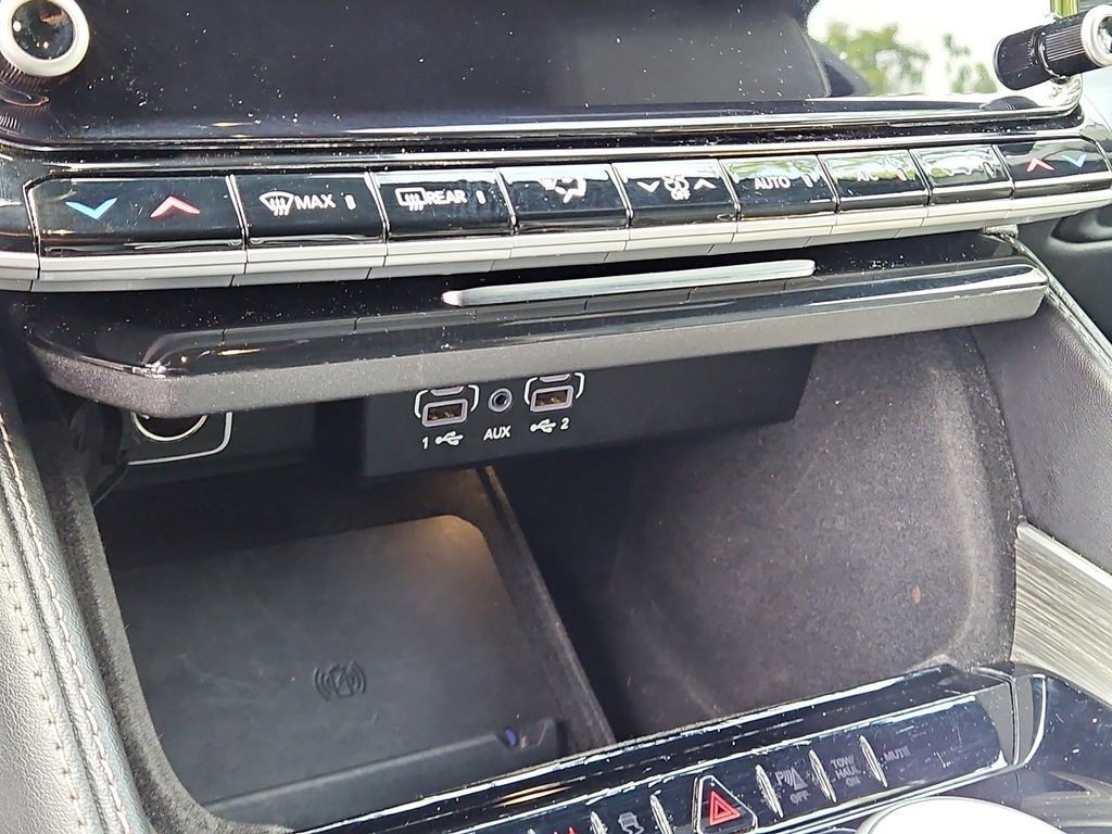 Used 2024 Jeep Wagoneer Series II w/ Flexible Seating Group AWD/4WD image 32