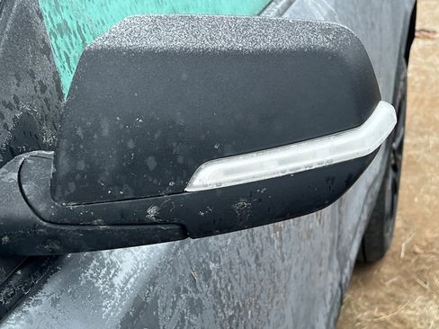 Used 2022 GMC Acadia SLE w/ Driver Convenience Package image 7