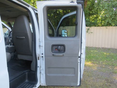 Used 2011 Chevrolet Express 3500 LS image 18