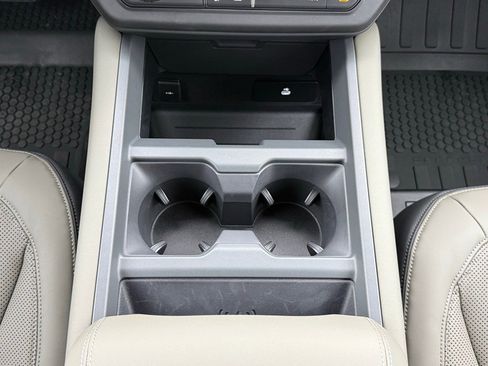 New 2026 Land Rover Defender 110 X-Dynamic SE image 22