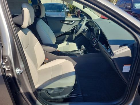 New 2026 Kia Niro EX image 7