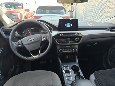 Used 2022 Ford Escape SE w/ SE Sport Appearance Package image 15