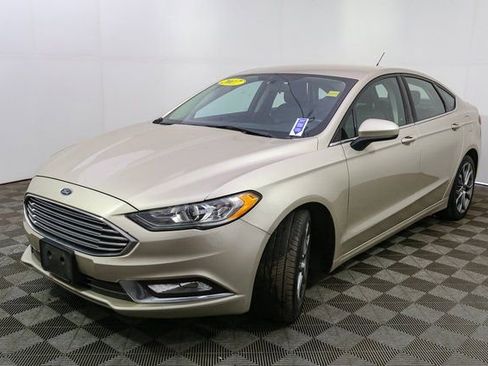 Used 2017 Ford Fusion SE w/ Equipment Group 201A image 5