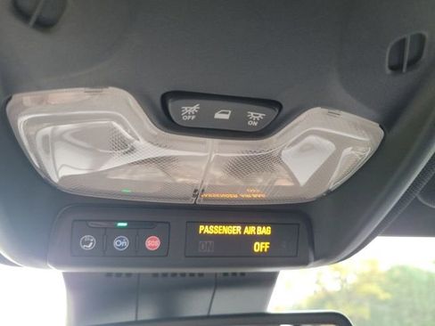 Used 2023 Chevrolet Colorado Z71 w/ Z71 Convenience Package 2 image 36