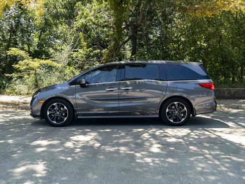 Used 2024 Honda Odyssey Elite image 6