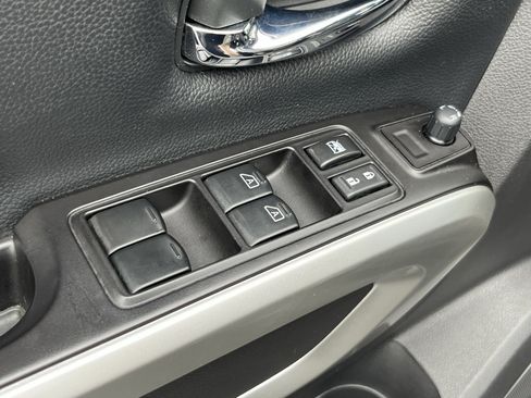 Used 2019 Nissan Titan PRO-4X w/ Pro-4x Convenience Package AWD/4WD image 21