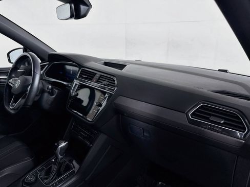 Certified 2023 Volkswagen Tiguan SE R-Line AWD/4WD image 27