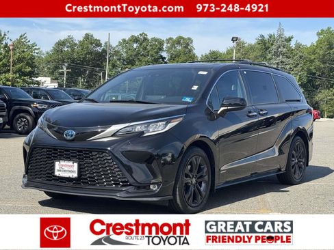 Certified 2021 Toyota Sienna XSE w/ XSE Plus Package FWD image 1