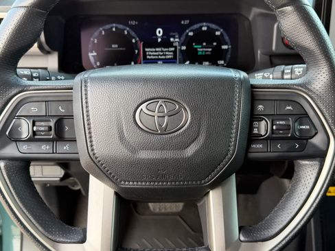 Used 2025 Toyota 4Runner TRD Off-Road Premium AWD/4WD image 18