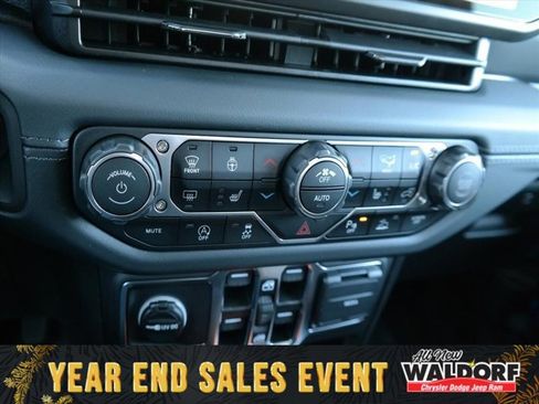 New 2025 Jeep Gladiator Sport image 18