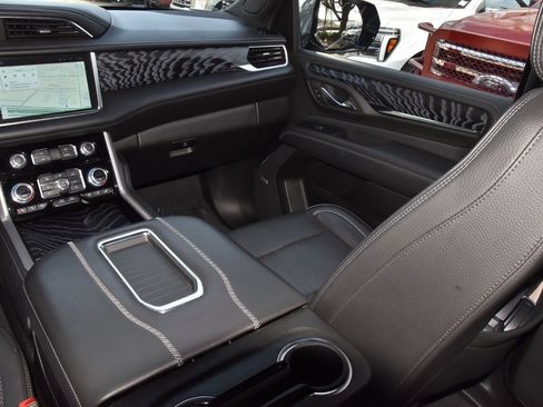 Used 2023 GMC Yukon XL Denali w/ Denali Reserve Package image 18