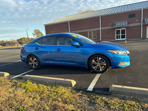 Used 2020 Nissan Sentra SV image 2