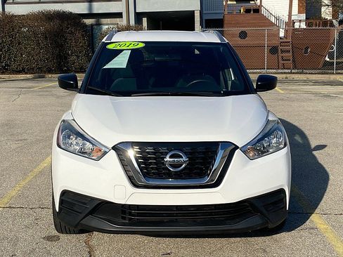 Used 2019 Nissan Kicks S image 2