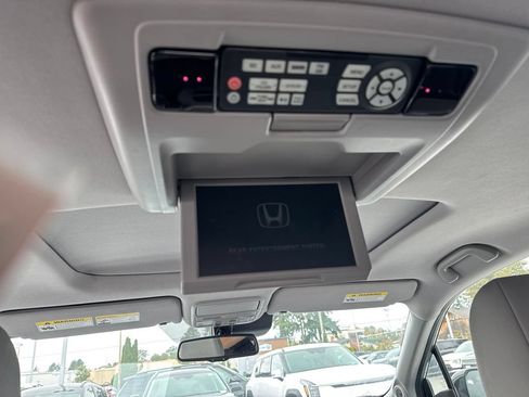 Used 2018 Honda Pilot Touring image 12