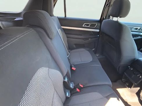 Used 2016 Ford Explorer XLT AWD/4WD image 13