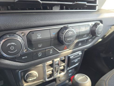 New 2025 Jeep Gladiator Sport image 34