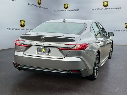 Used 2025 Toyota Camry SE FWD image 5