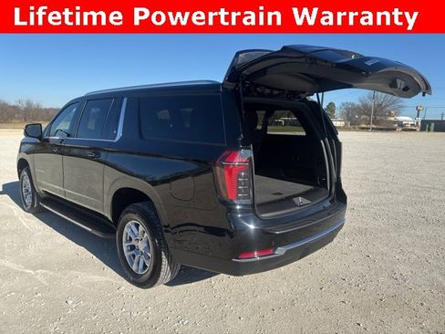 Used 2025 Chevrolet Suburban LS image 4