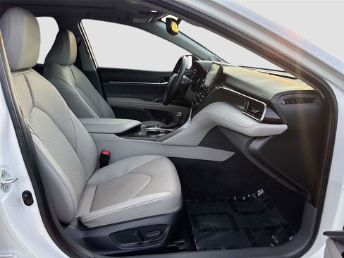 Used 2023 Toyota Camry XSE image 32