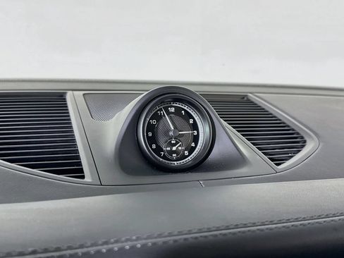Certified 2025 Porsche Macan AWD/4WD image 24