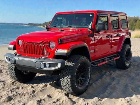 Used 2021 Jeep Wrangler Unlimited Sahara w/ Uconnect 4C Nav & Sound Group AWD/4WD image 4