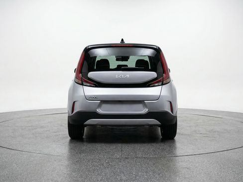 Used 2025 Kia Soul LX w/ LX Technology Package FWD image 7