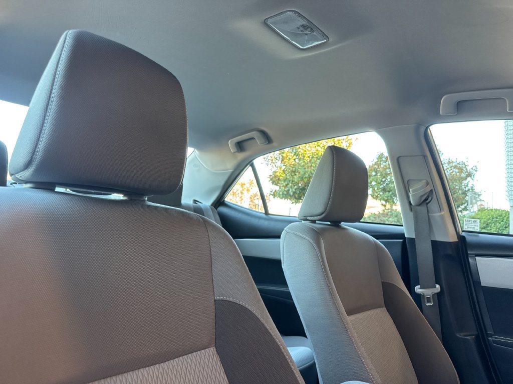 Used 2018 Toyota Corolla LE FWD image 19
