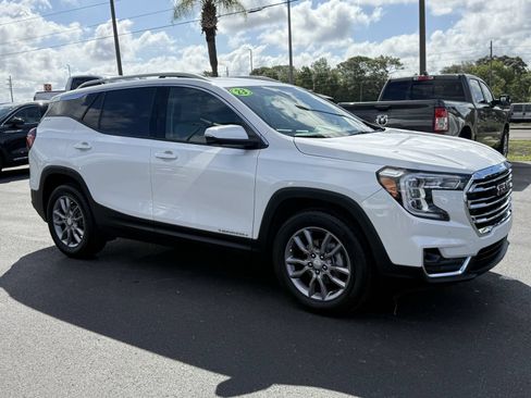 Used 2023 GMC Terrain SLT w/ Infotainment Package II FWD image 2