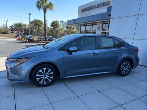 Used 2022 Toyota Corolla LE image 3