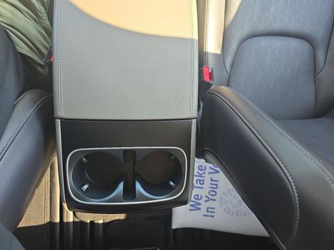 Used 2025 Kia Carnival FWD image 36