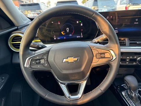 Certified 2024 Chevrolet Trax LT w/ Sunroof Package image 14