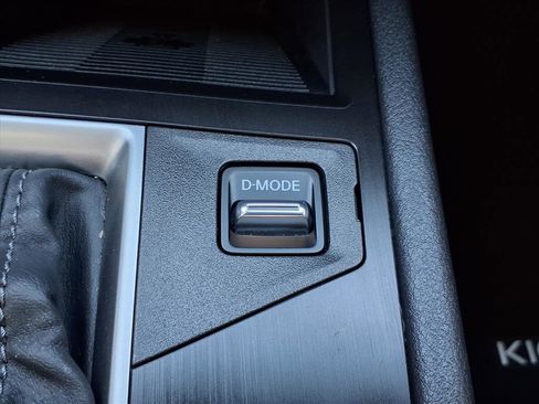 Used 2025 Nissan Kicks SV w/ Illumination Package image 22