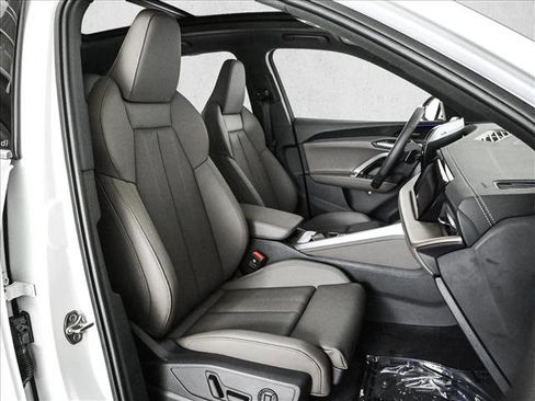 Certified 2025 Audi Q5 Premium w/ Premium Plus AWD/4WD image 22