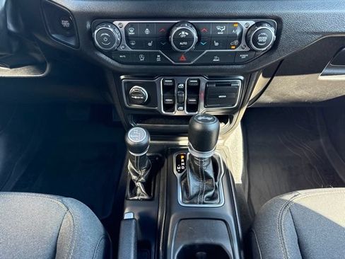 Used 2025 Jeep Wrangler Unlimited Sport AWD/4WD image 17