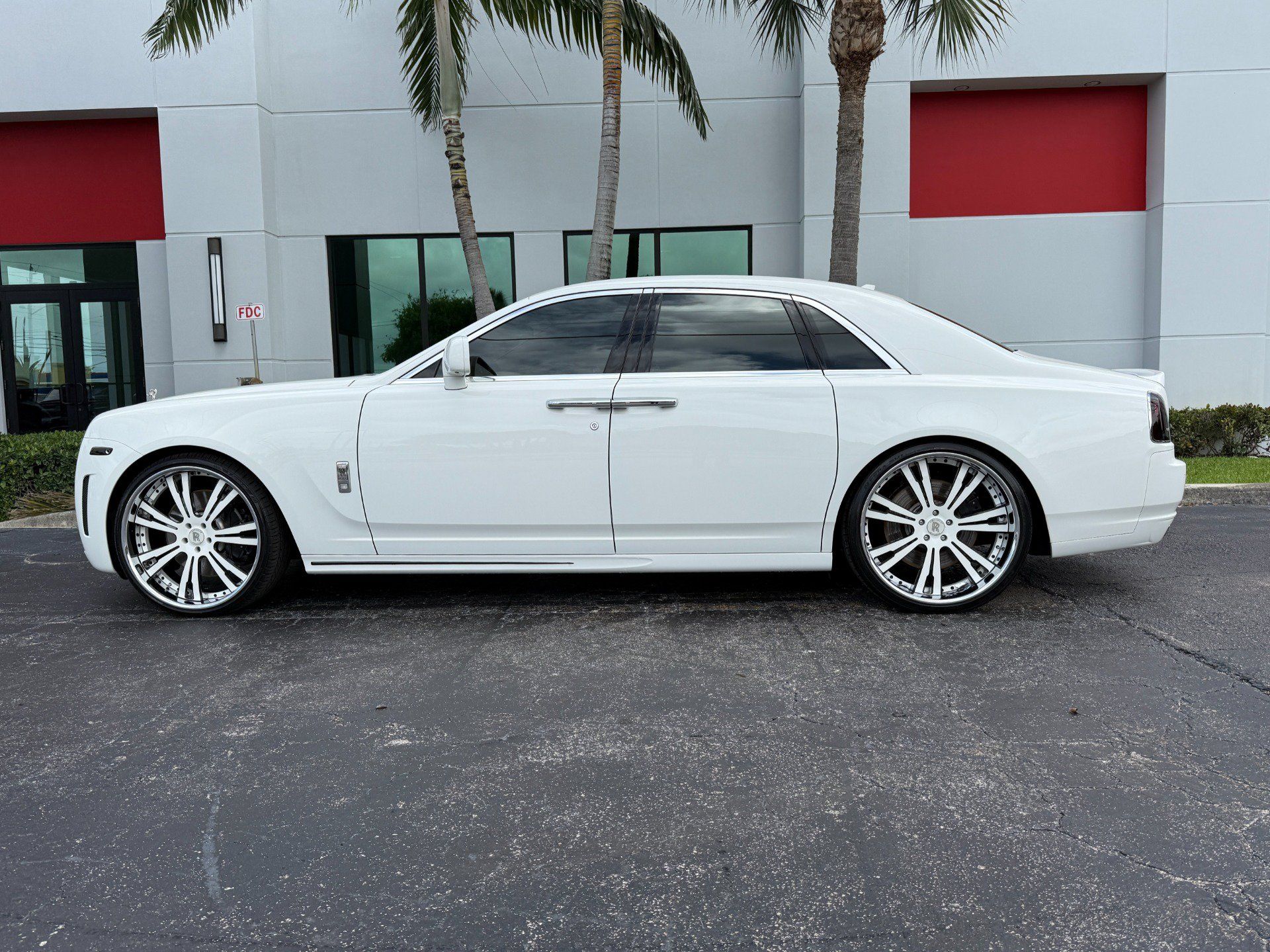 Used 2011 Rolls-Royce Ghost RWD image 12