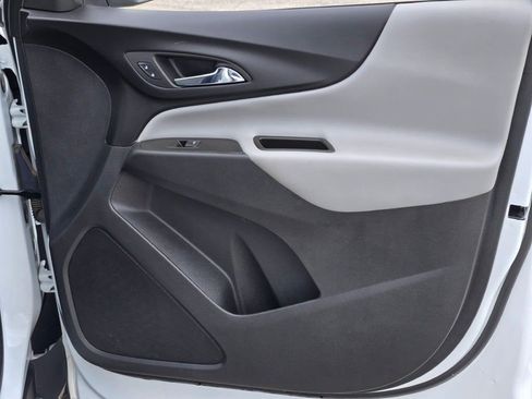 Used 2023 Chevrolet Equinox LT w/ Driver Convenience Package image 4