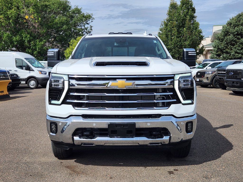 Used 2024 Chevrolet Silverado 3500 LTZ w/ LTZ Plus Package AWD/4WD image 2