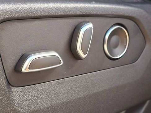 Used 2021 GMC Yukon Denali w/ Advanced Technology Package image 25