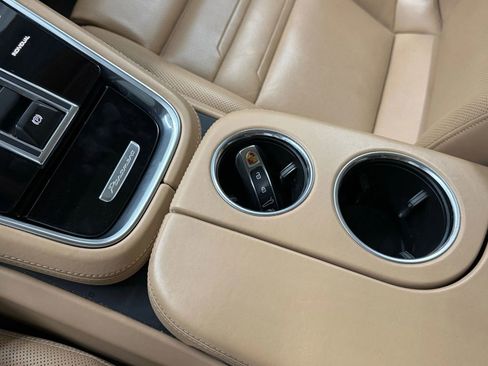 Used 2020 Porsche Panamera image 31