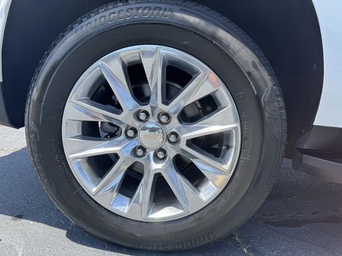 Used 2022 Chevrolet Suburban Premier AWD/4WD image 25