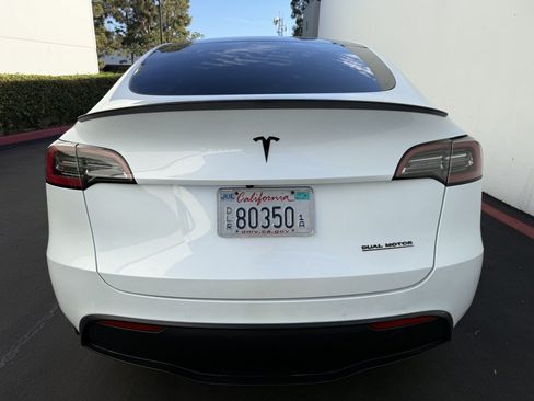 Used 2022 Tesla Model Y Performance AWD/4WD image 9