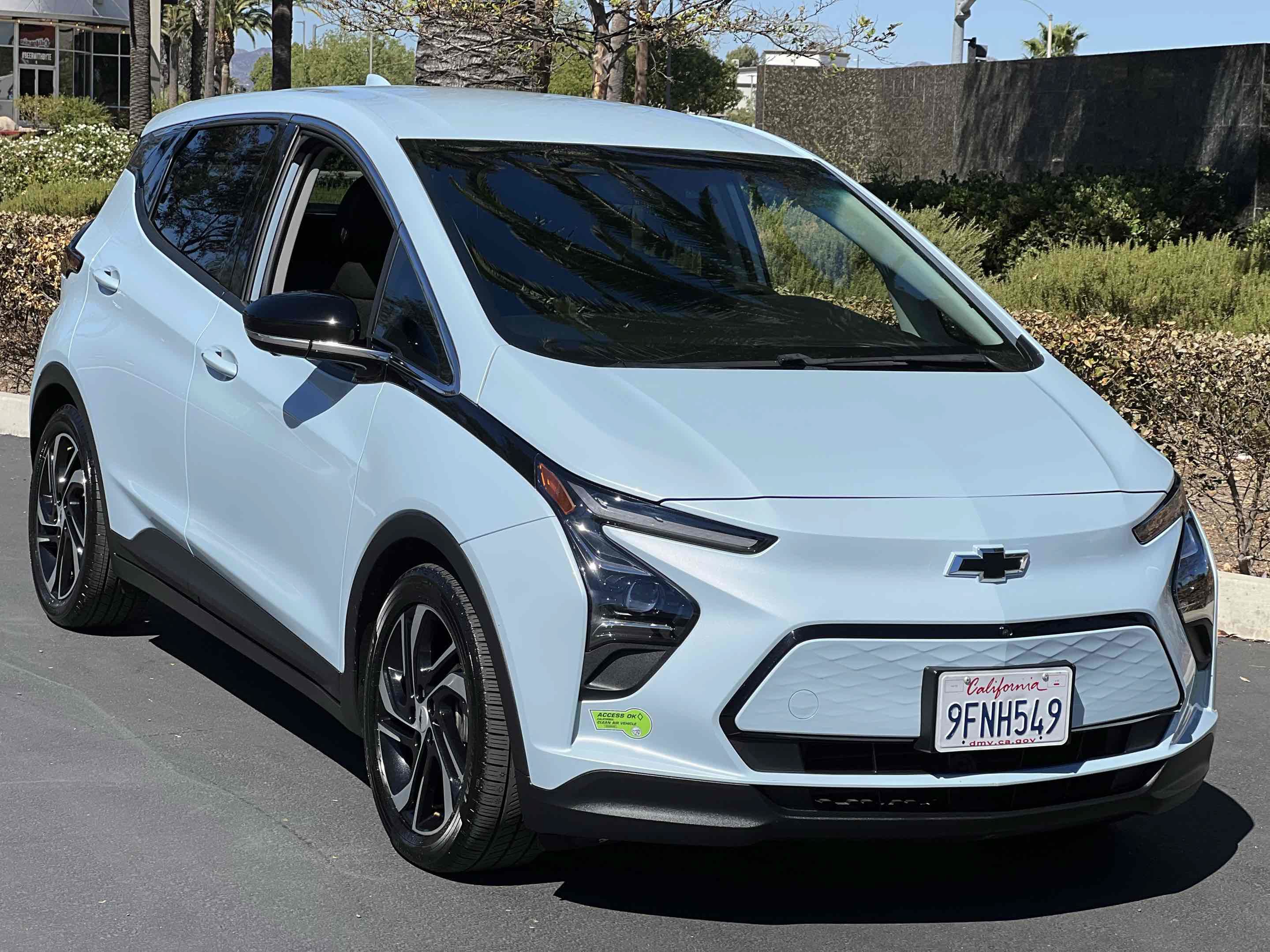 Used 2023 Chevrolet Bolt LT w/ Infotainment Package FWD image 18