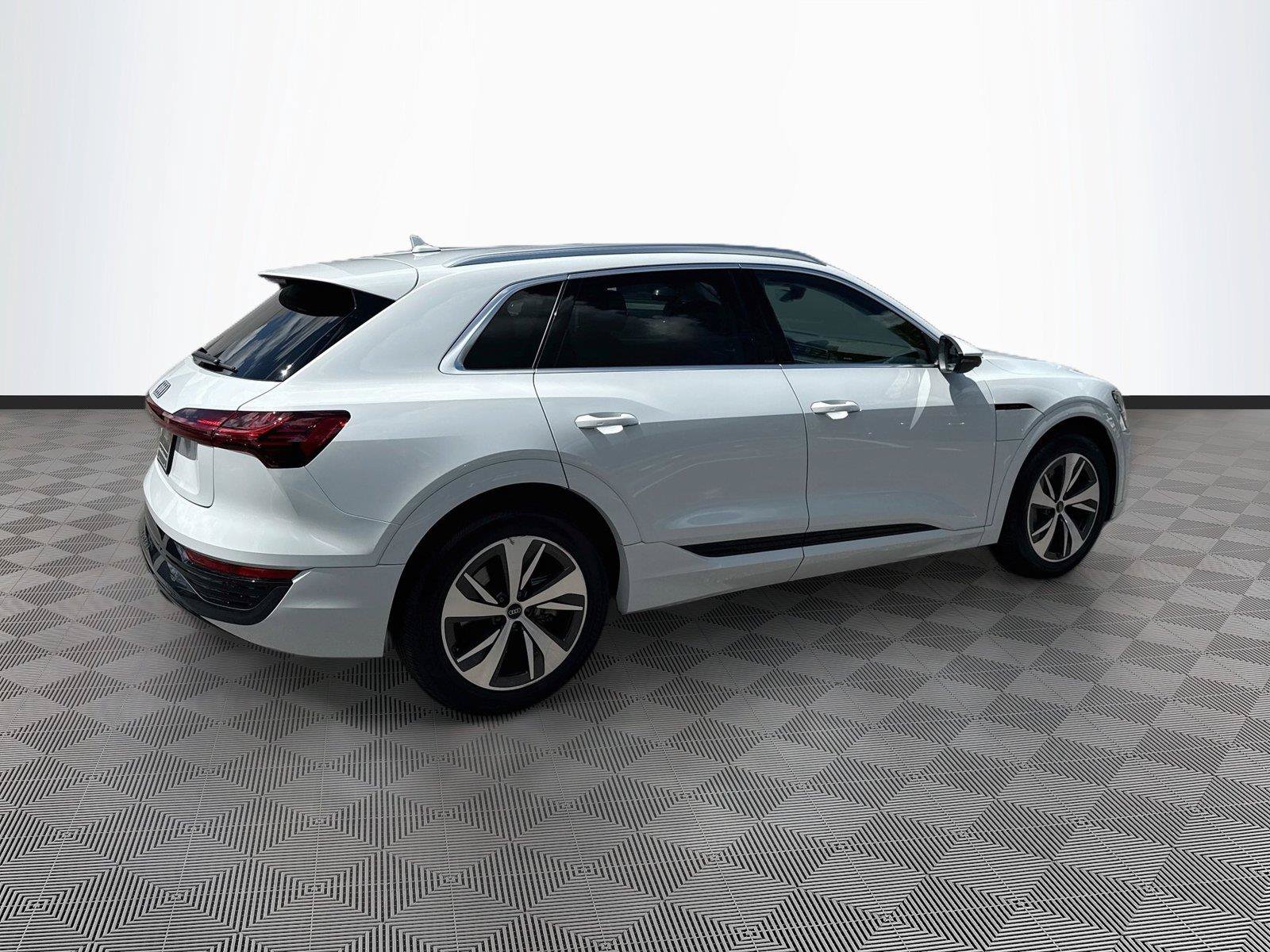 Certified 2024 Audi Q8 e-tron Premium Plus AWD/4WD image 7