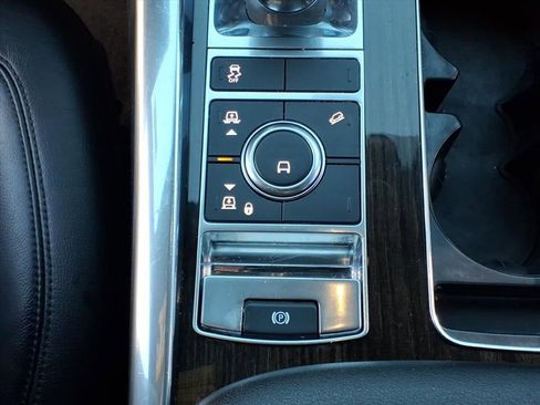 Used 2020 Land Rover Range Rover Sport SE image 15