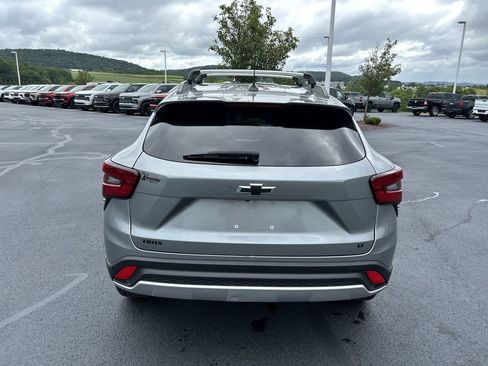 Used 2024 Chevrolet Trax LT w/ LT Convenience Package FWD image 6