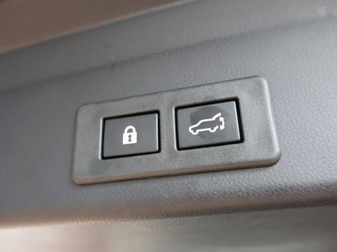 Used 2024 Subaru Ascent Premium w/ Convenience Package image 18