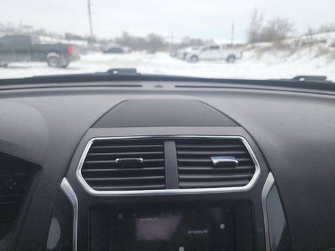 Used 2019 Ford Explorer Limited w/ Ford Safe & Smart Package image 29