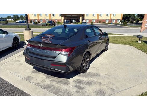Certified 2025 Hyundai Elantra Sport FWD image 5
