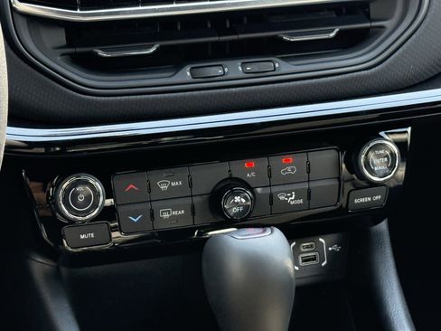 New 2026 Jeep Compass Latitude image 14